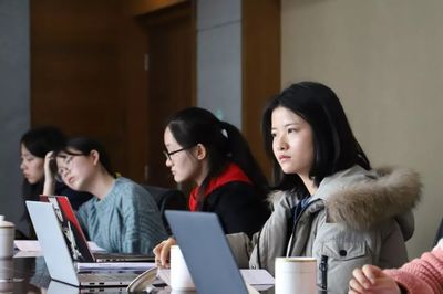 緣法而行，知行合一 法學(xué)院實(shí)踐團(tuán)參訪(fǎng)重慶一中院側(cè)記